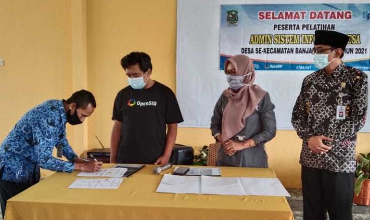 Penandatangan MOU Antara Desa Pintar dengan SMKN 1 Banjarnegara